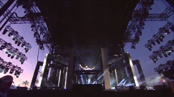 Kaskade | Coachella |4/12/15 | iPhone5 Screen Shot of Weekend 1 Live Stream Un-Leashed by T-Mobile